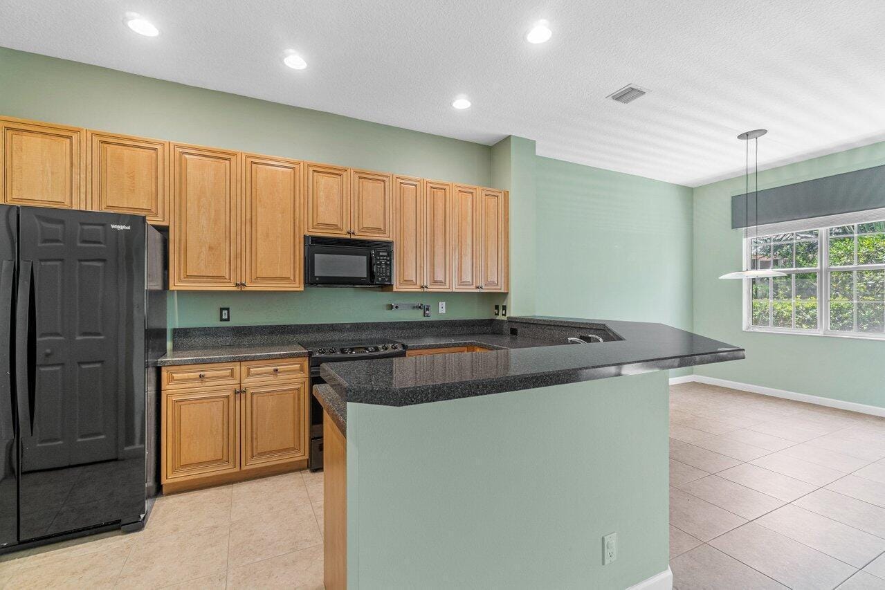526 COMMONS Drive — photo 9