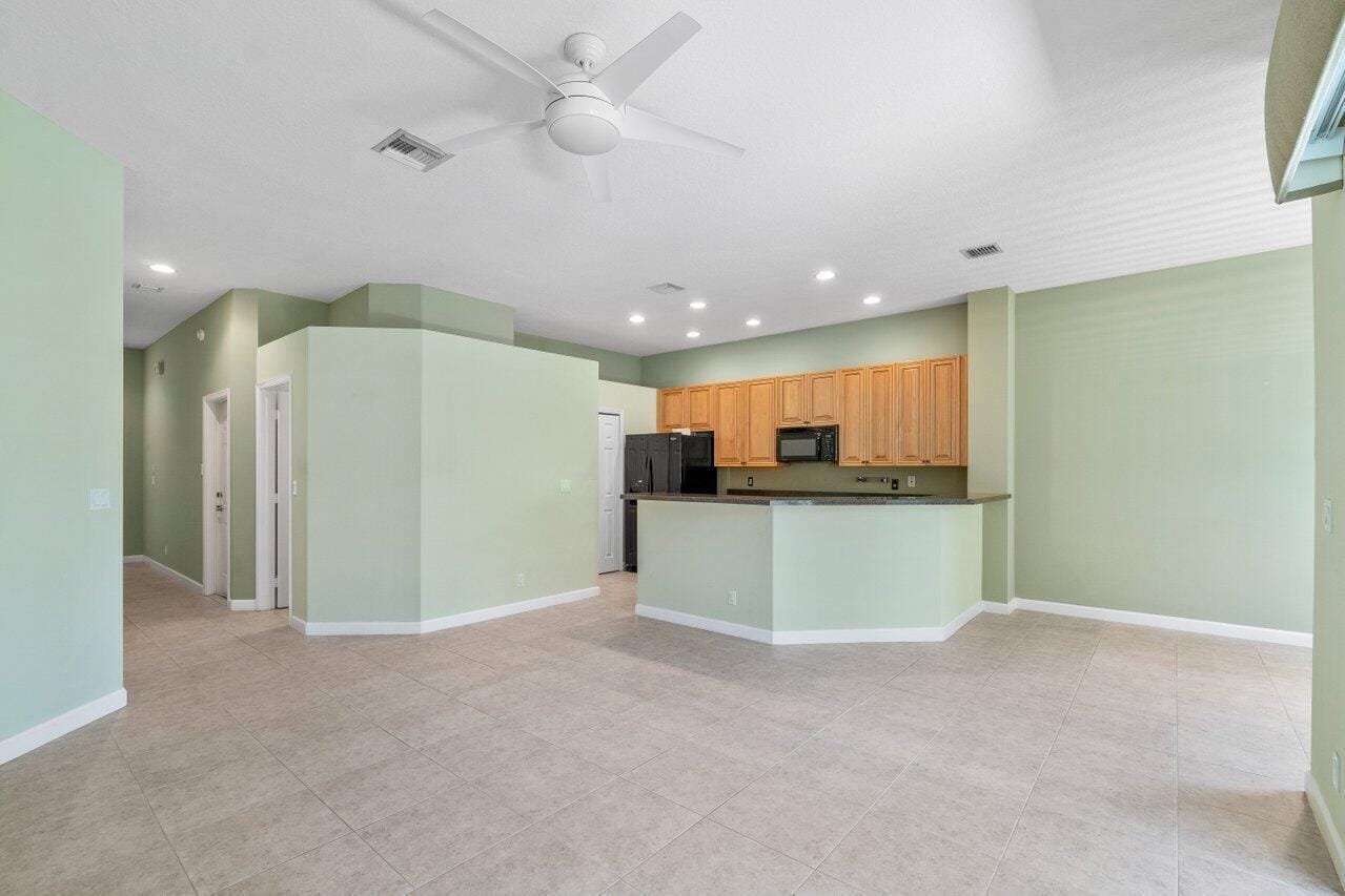 526 COMMONS Drive — photo 10