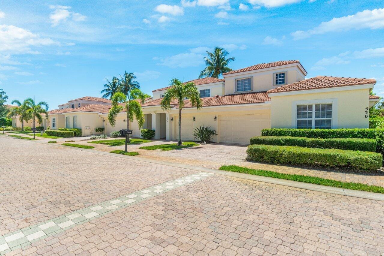 526 COMMONS Drive