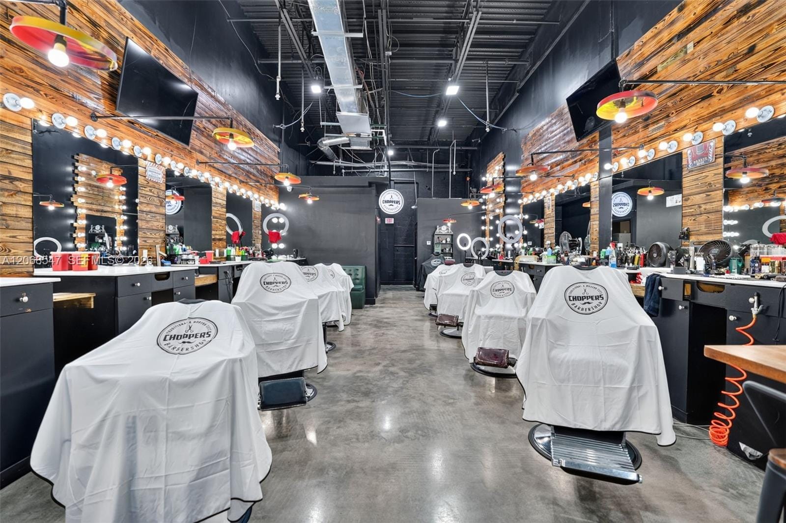 Exceptional Opportunity Exceptional Opportunity To Own A Barber Shop In Th — photo 2