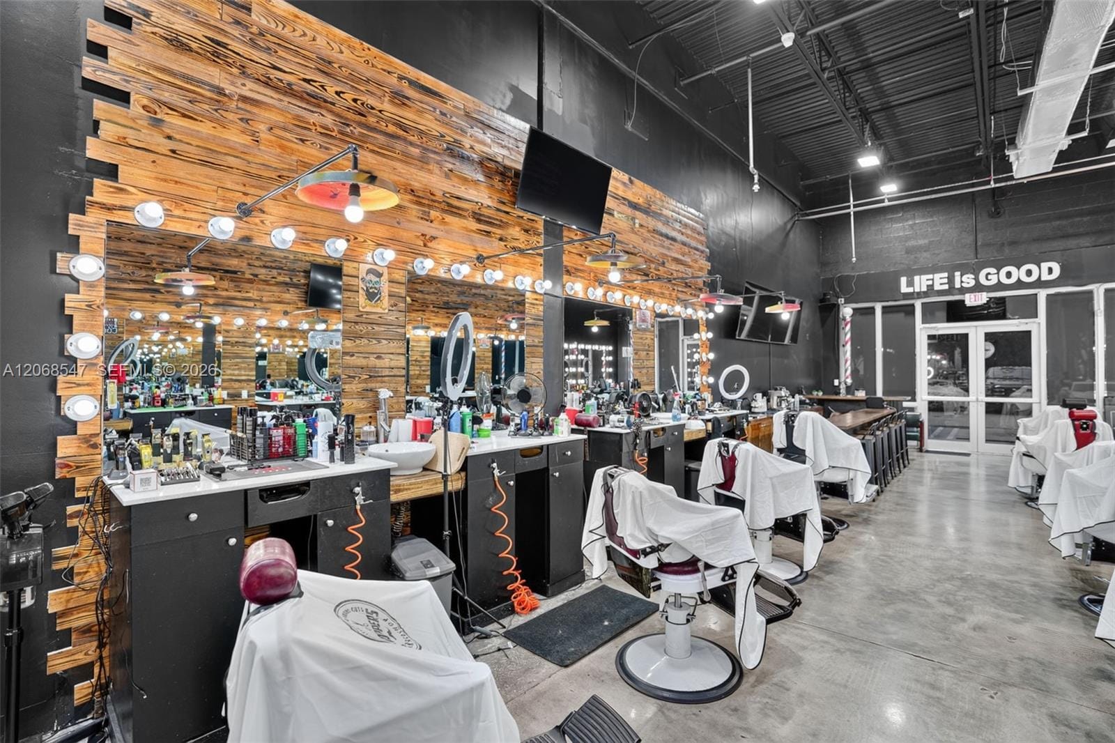 Exceptional Opportunity Exceptional Opportunity To Own A Barber Shop In Th — photo 12