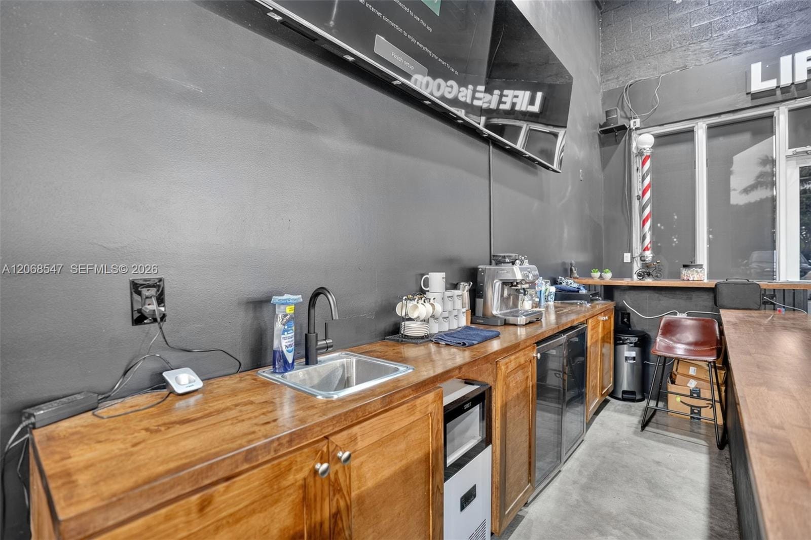 Exceptional Opportunity Exceptional Opportunity To Own A Barber Shop In Th — photo 7