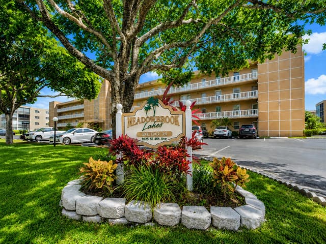 1025 SE 4th Avenue 101, Meadowbrook Lakes, Dania Beach, FL