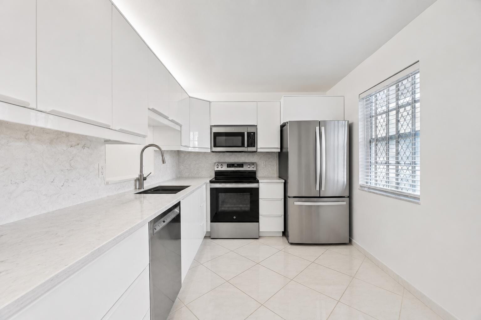 1025 SE 4th Avenue 101 — photo 6