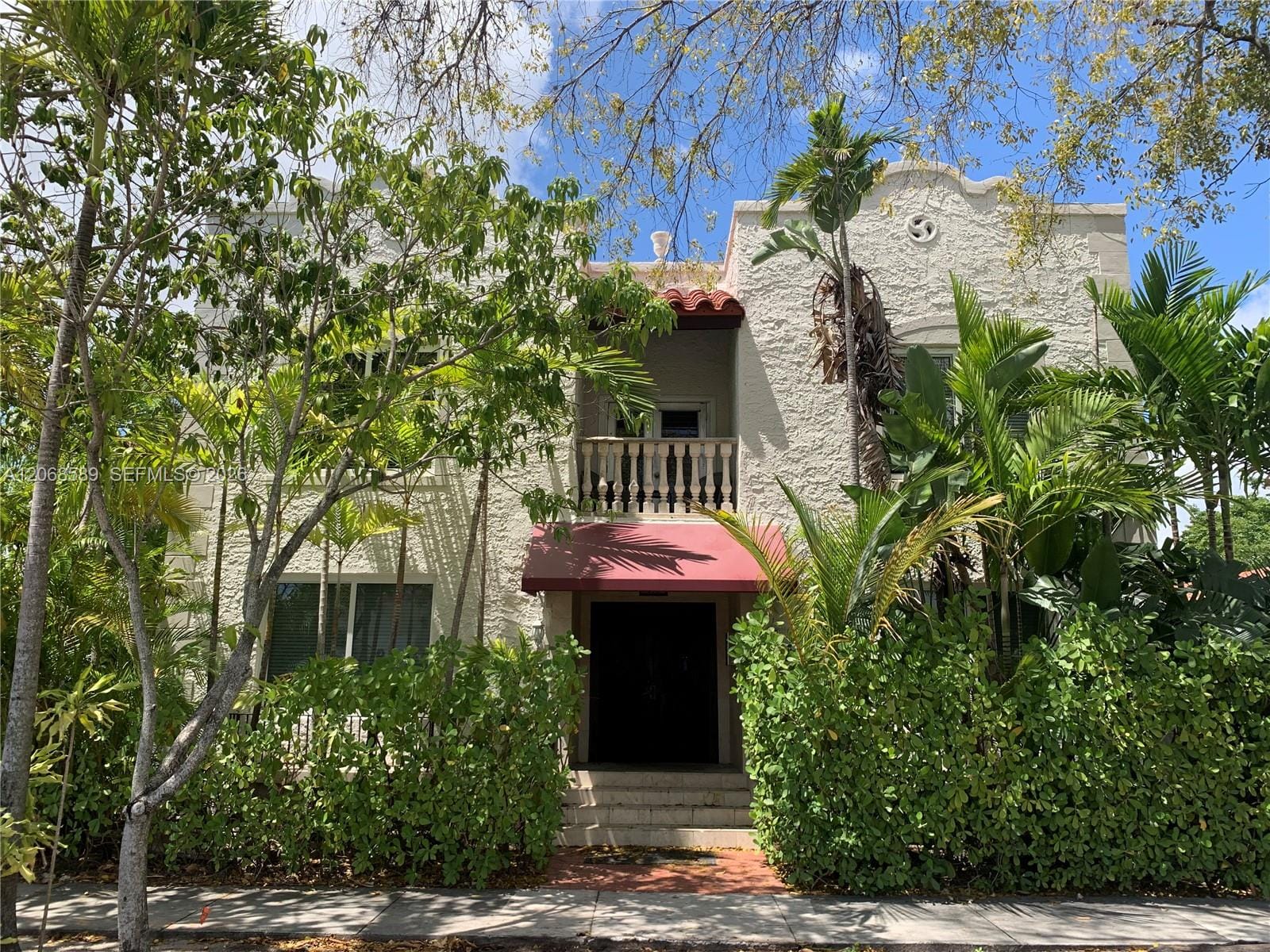 712 SW 56 Avenue 8B