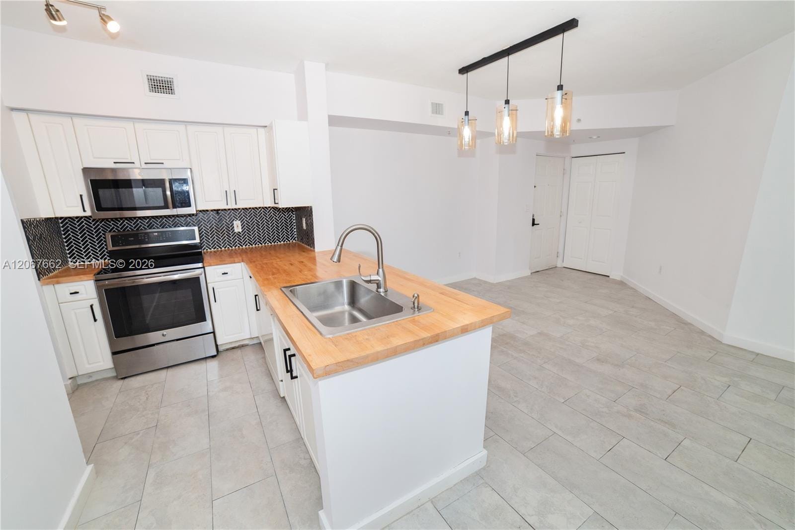 17125 N Bay Road 3410, Sunny Isles Beach, FL 33160