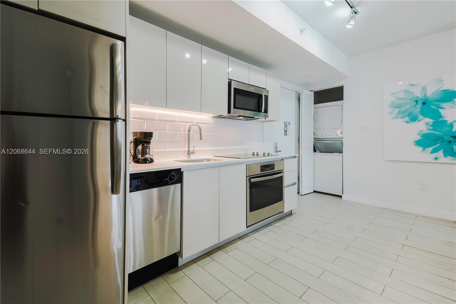2602 E Hallandale Beach Boulevard R1905 — photo 4