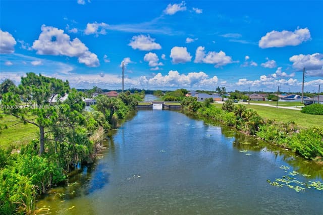 2625 NE 5th, Cape Coral, FL 33909