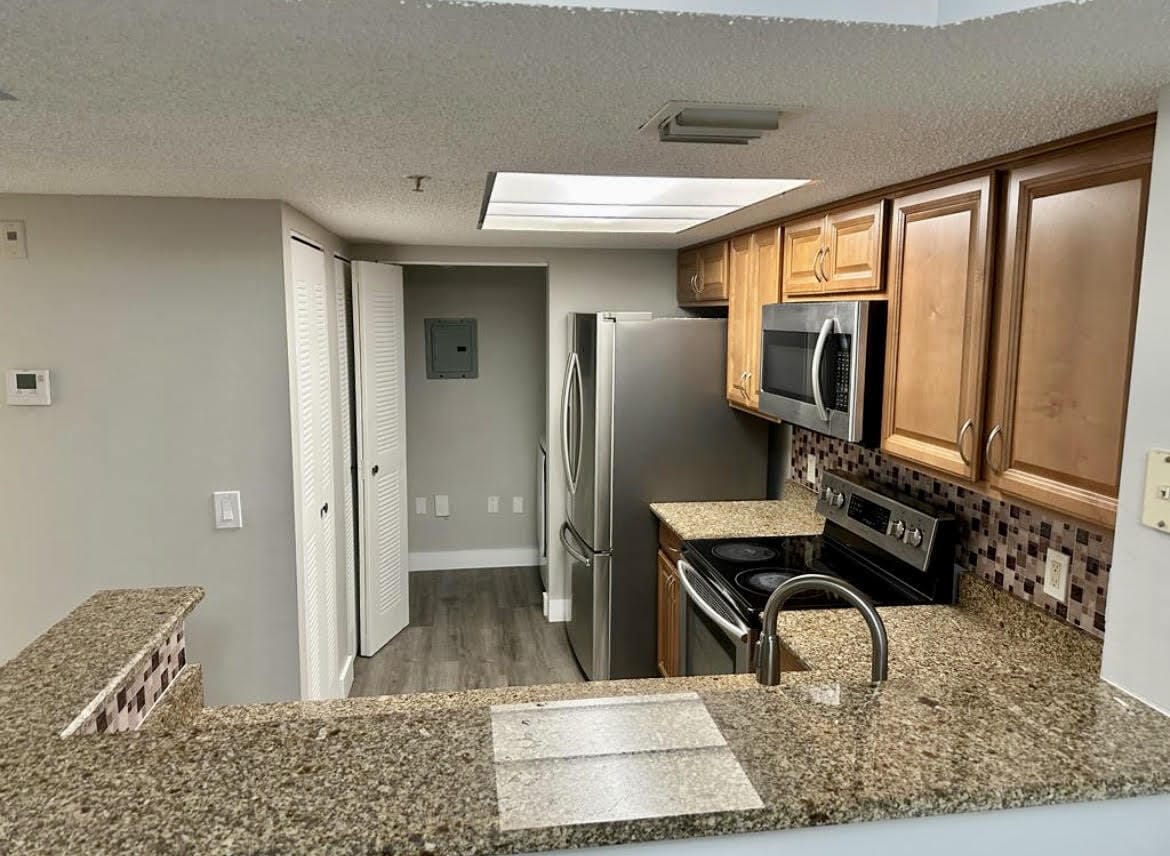 5021 N WILES Road 205 — photo 4