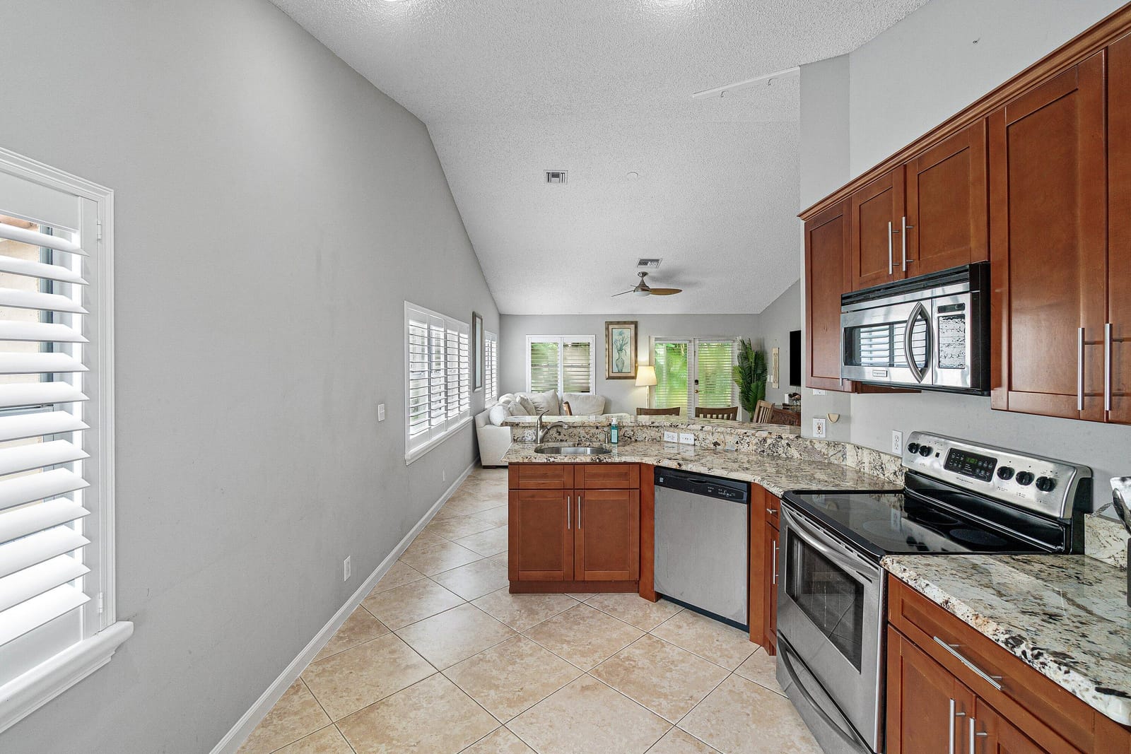 3703 S LANCEWOOD Place, Delray Beach, FL 33445 photo 13