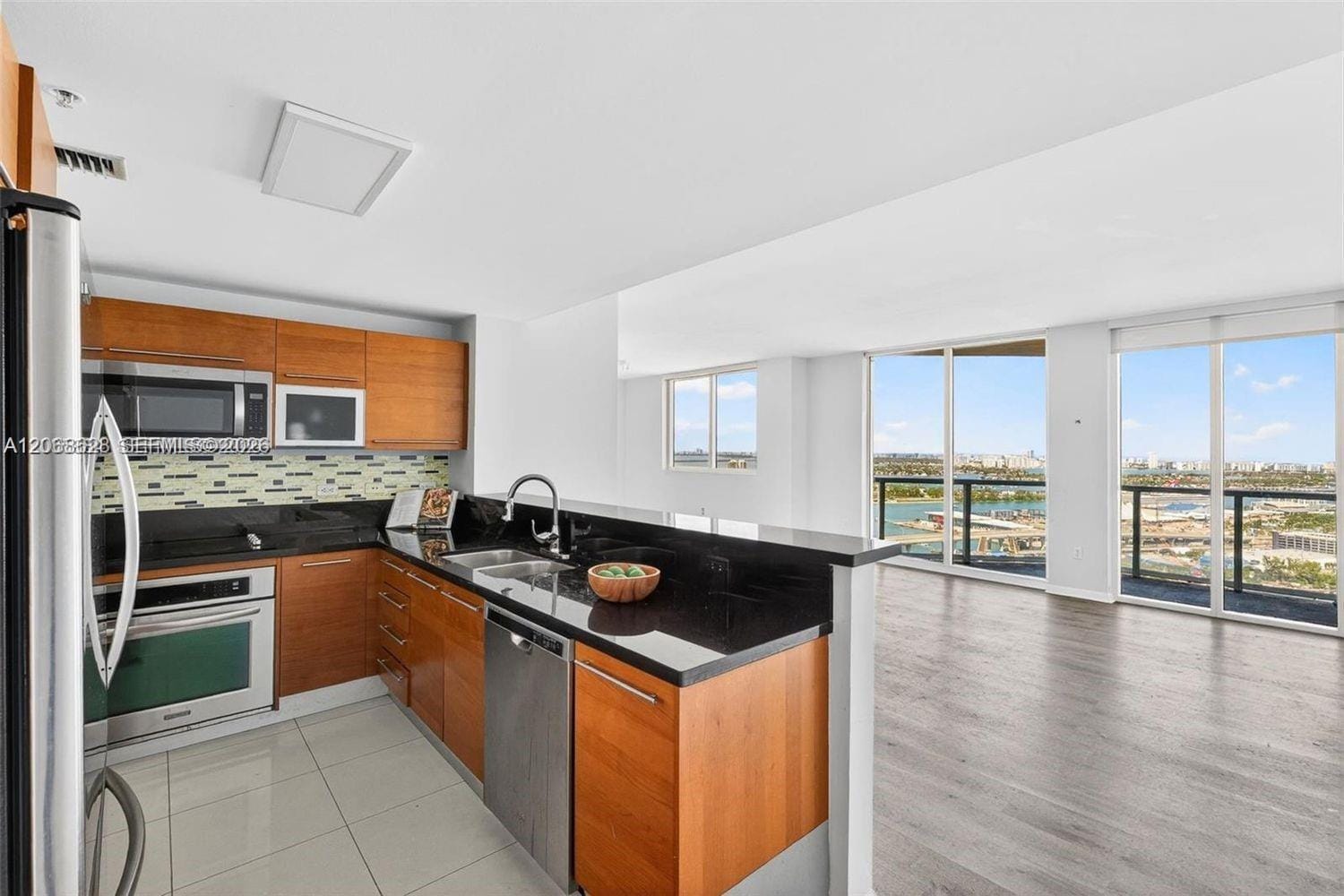 244 Biscayne Boulevard 3702 — photo 5