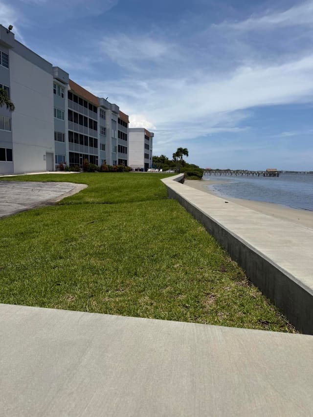 1516 S LAKESIDE Drive 107, Lake Worth Beach, FL 33460