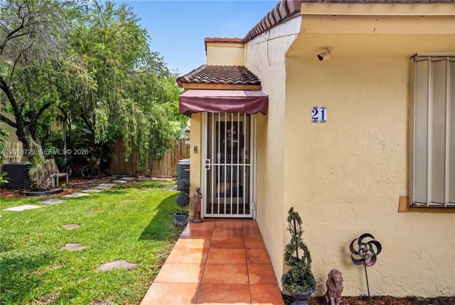 2050 SW 122nd Avenue 21, Brisas Del Lago Condo, Miami, FL