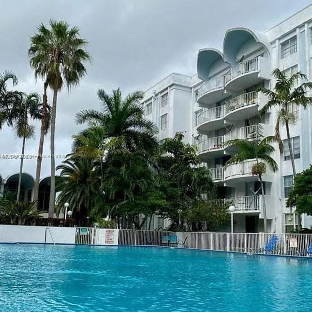 492 NW 165th St Road C-415, Miami, FL 33169 photo 2