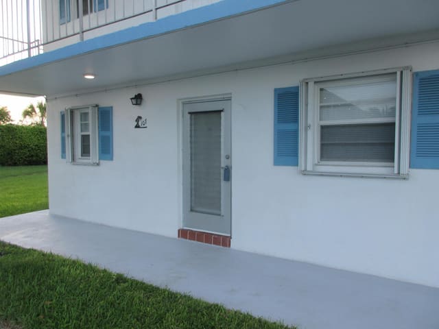 1115 LAKE Terrace 107, Boynton Beach, FL 33426