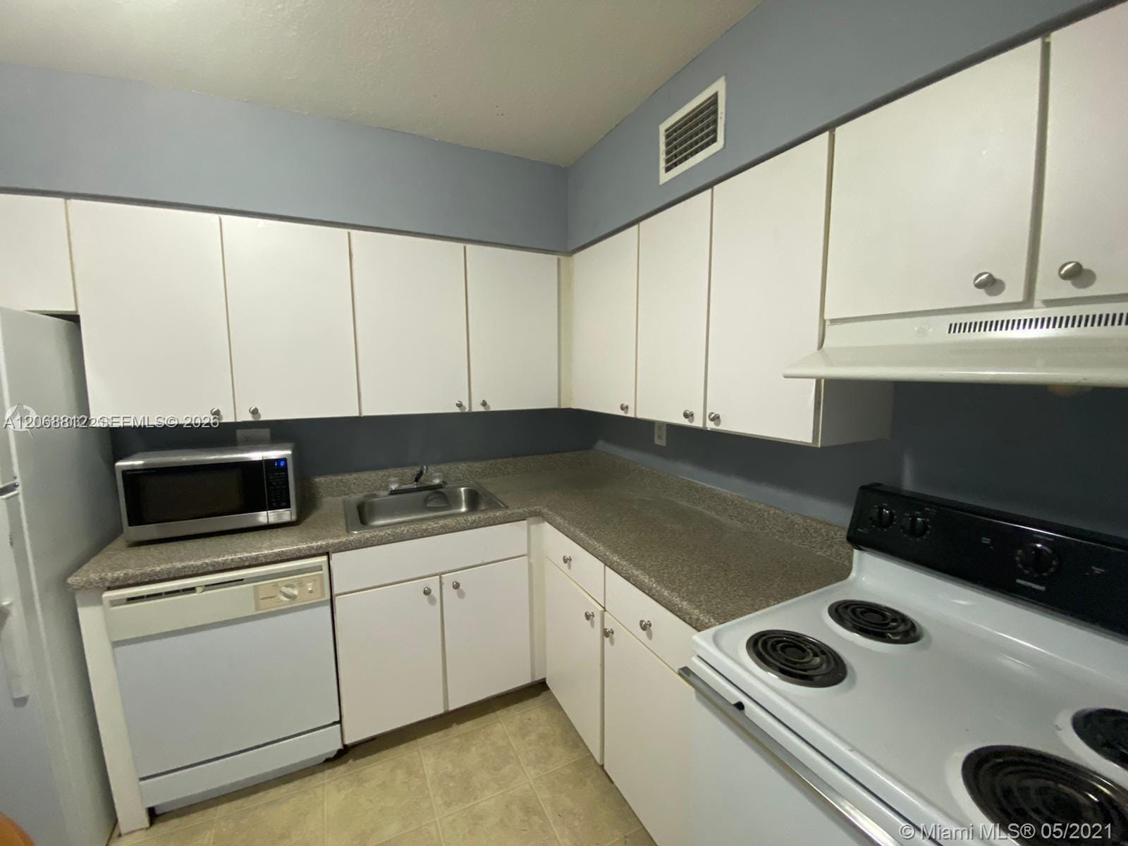 5241 Geneva Way 203 — photo 4