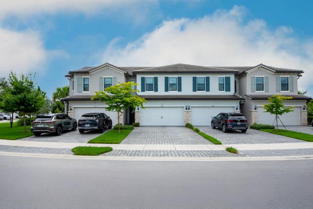 4486 Appleton Circle W, Oakland Park, FL 33309