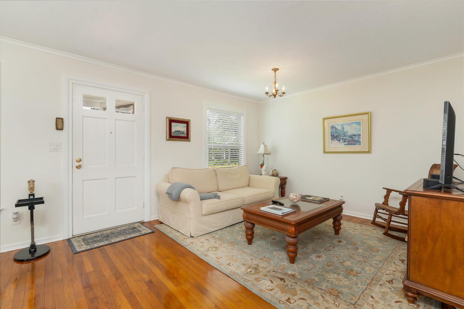 816 Avon Road — photo 3