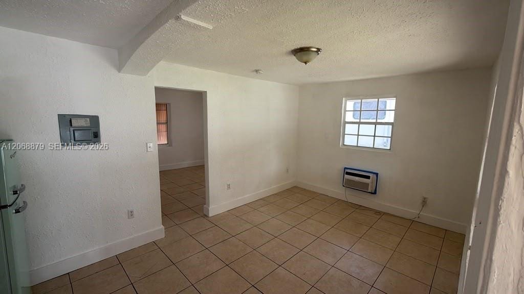 7305 NW 17th Court . — photo 3