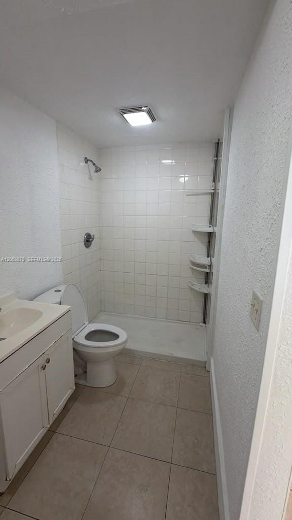 7305 NW 17th Court . — photo 4