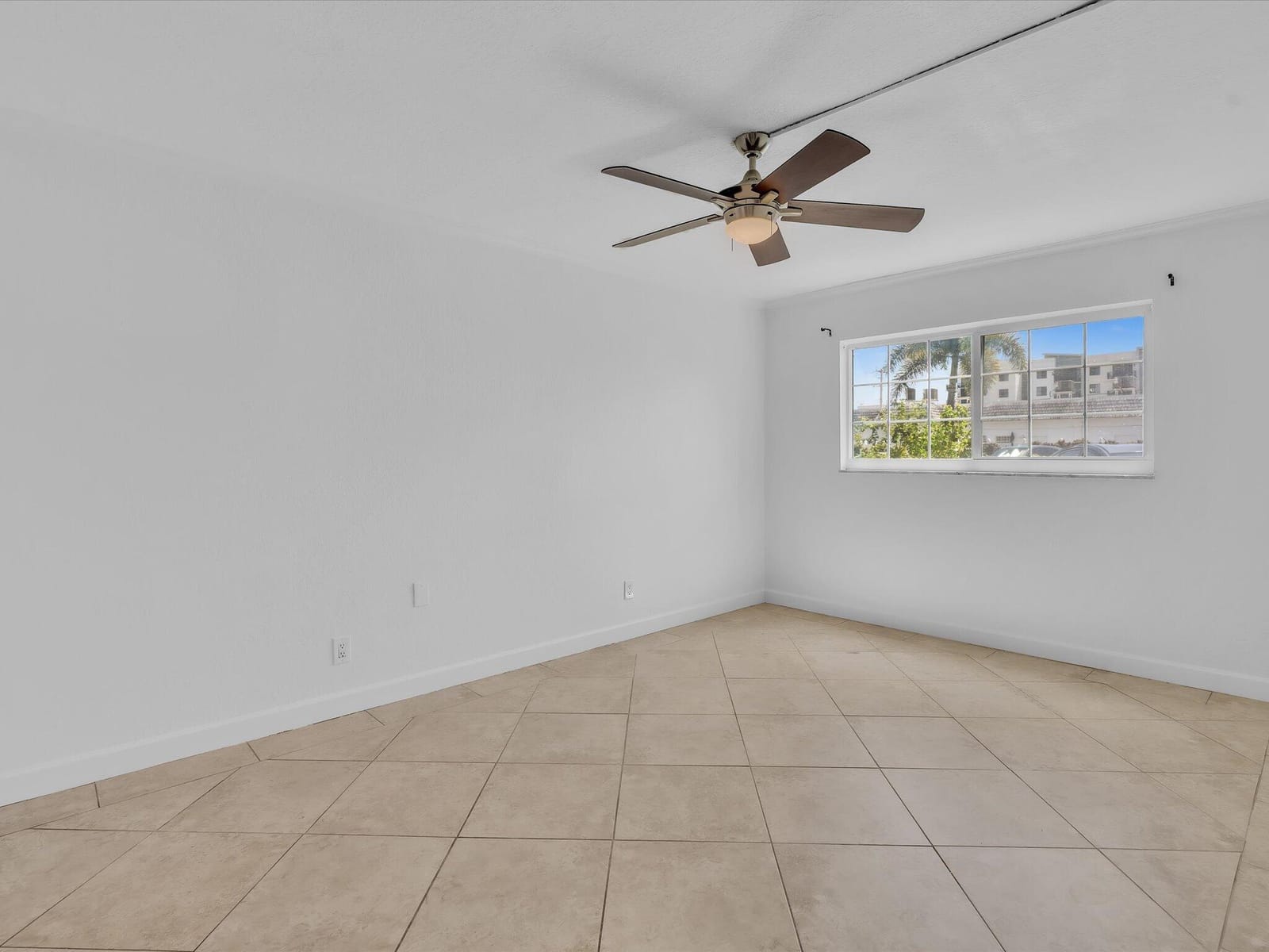 3002 NE 5th Terrace 105-B — photo 10