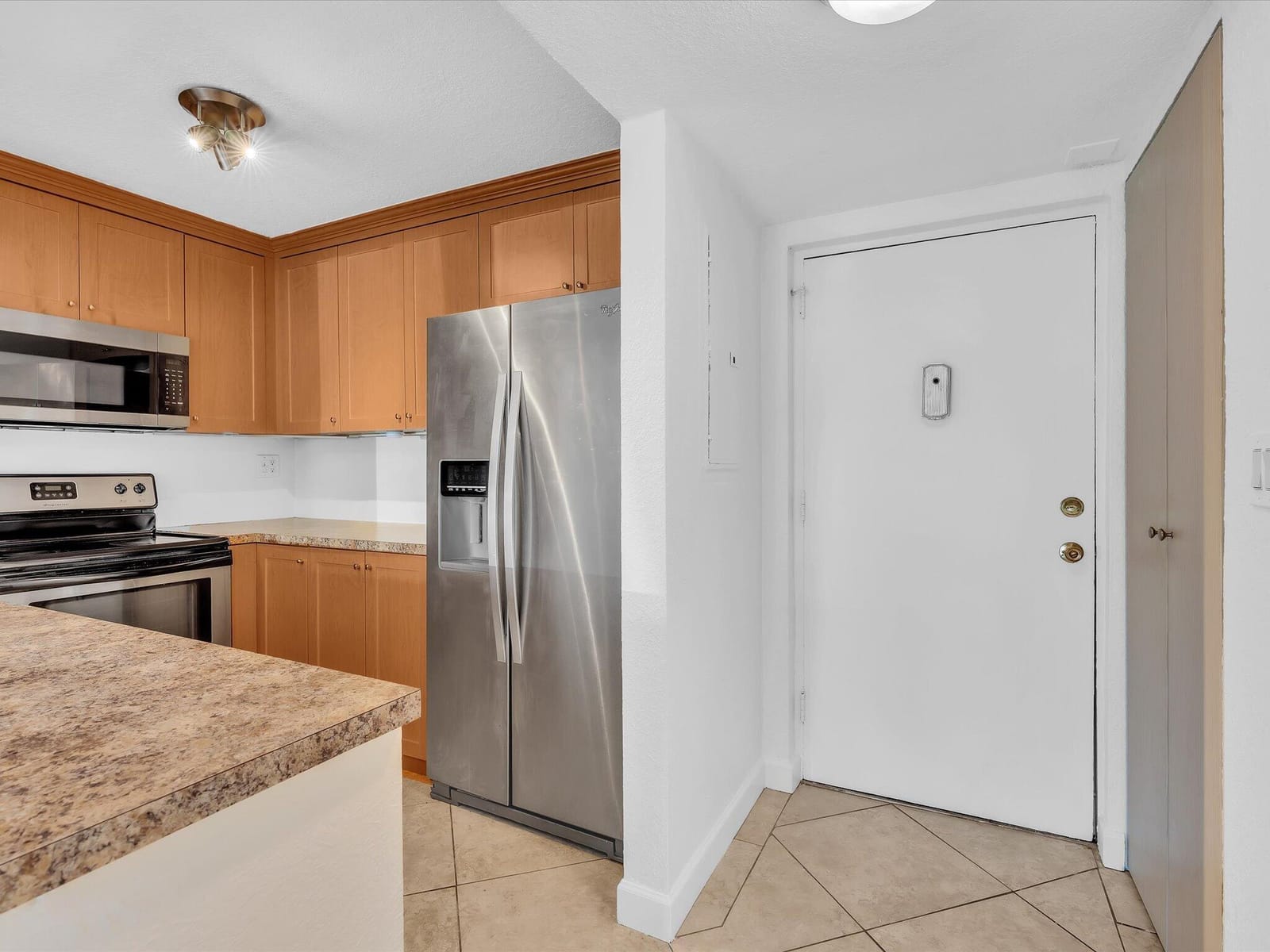 3002 NE 5th Terrace 105-B — photo 5