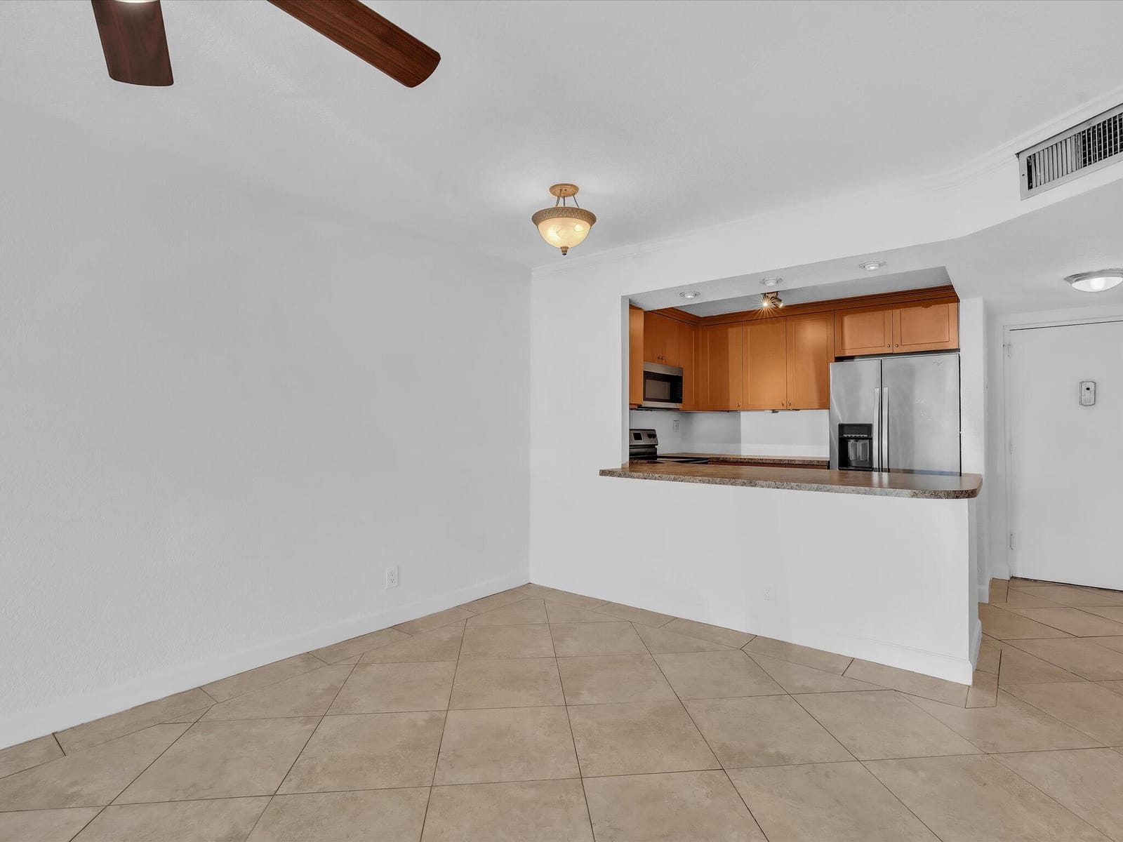 3002 NE 5th Terrace 105-B — photo 6