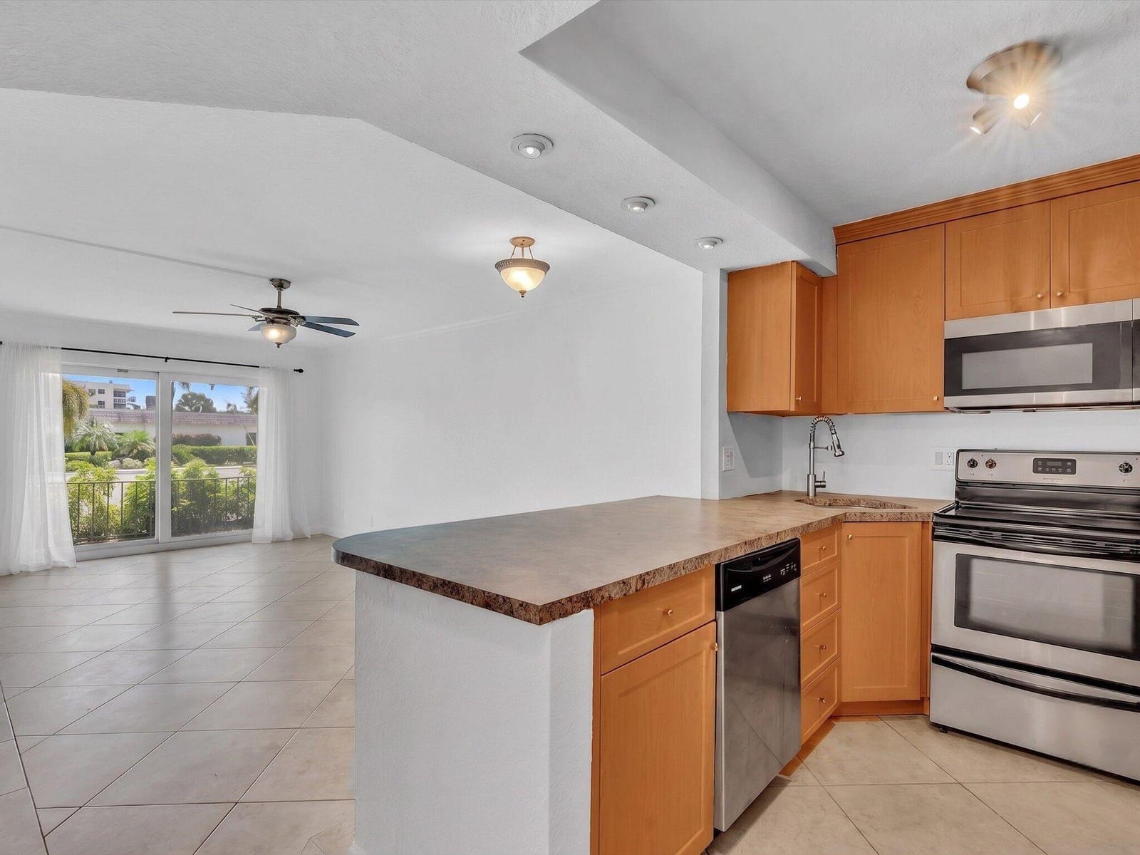 3002 NE 5th Terrace 105-B, Wilton Manors, FL 33334
