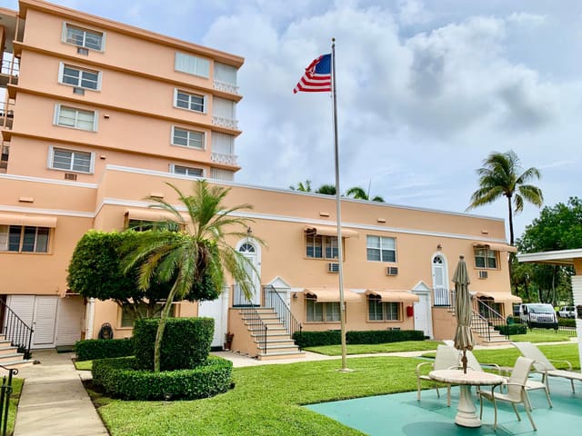 31 S GOLFVIEW Road 14, Lake Worth Beach, FL 33460
