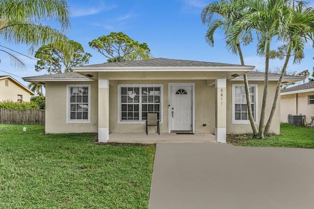 6811 2ND Street, Limestone Creek, FL 33458