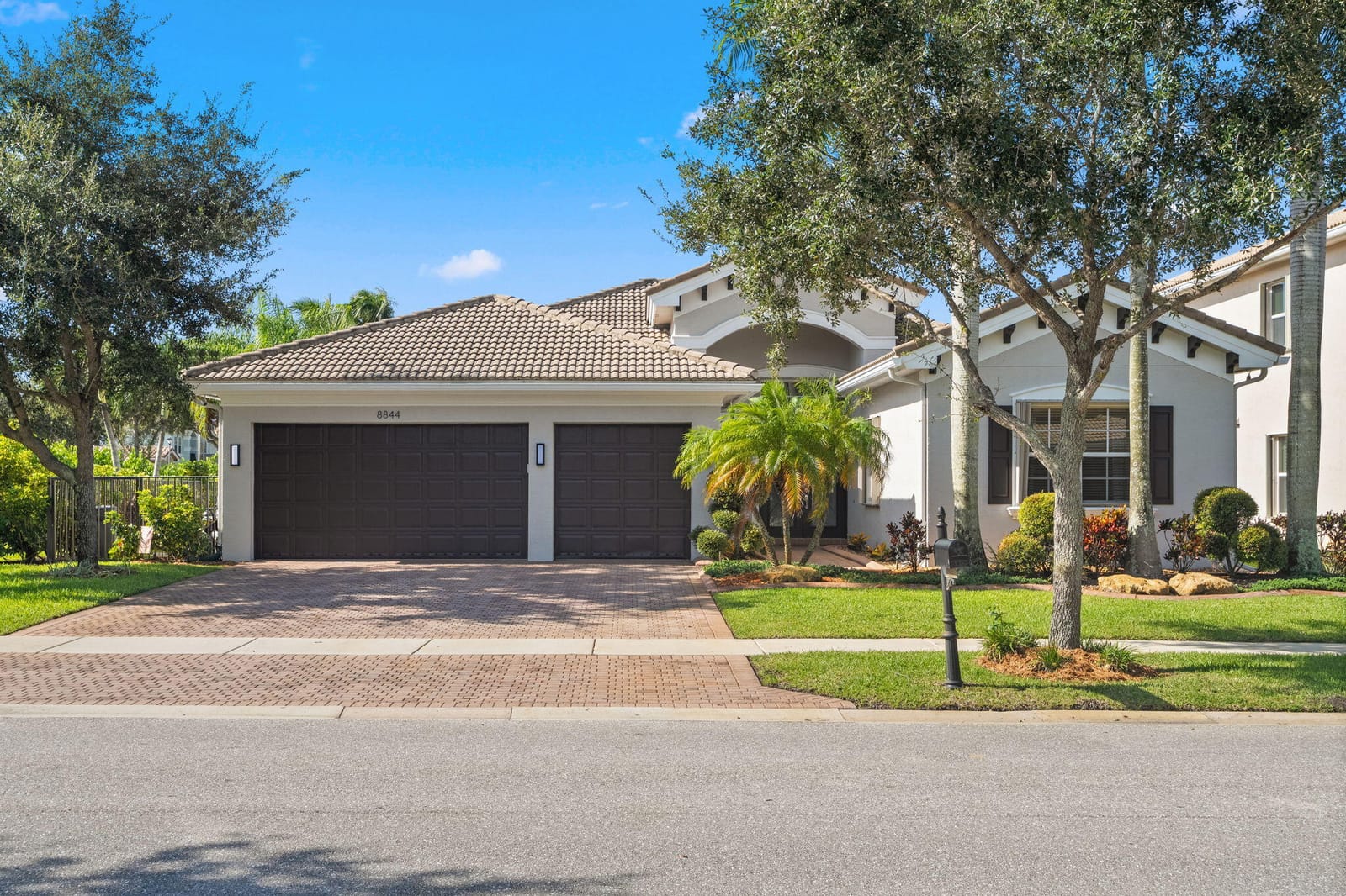 8844 STARHAVEN Cove — photo 2