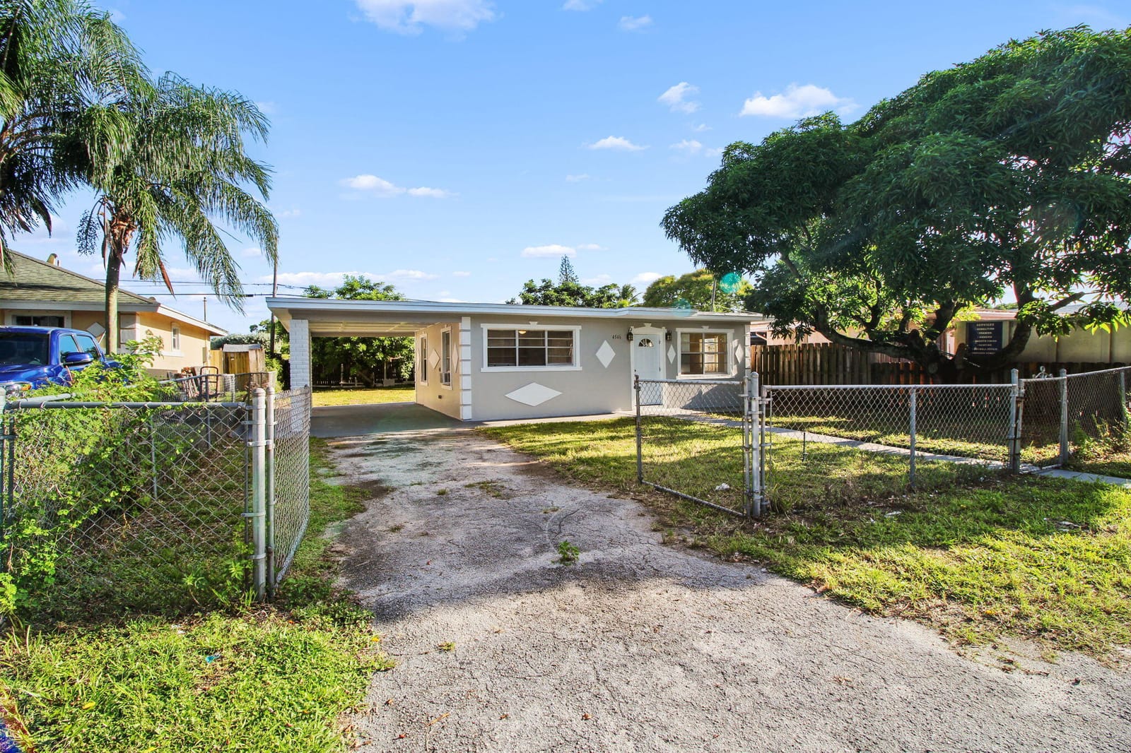 4546 CARVER Street, Kenwood Estates, FL 33463