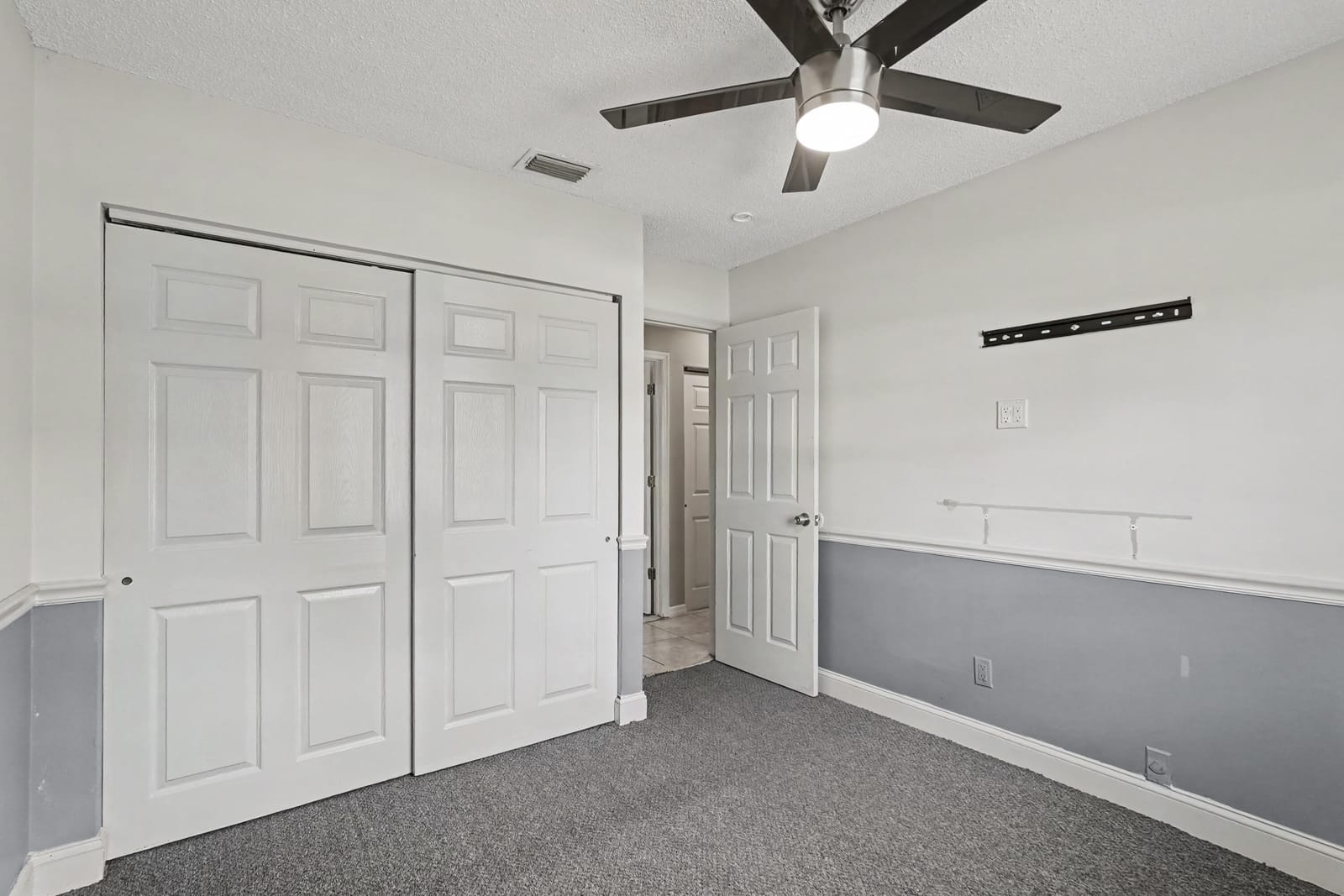 502 NE Solida Circle — photo 4