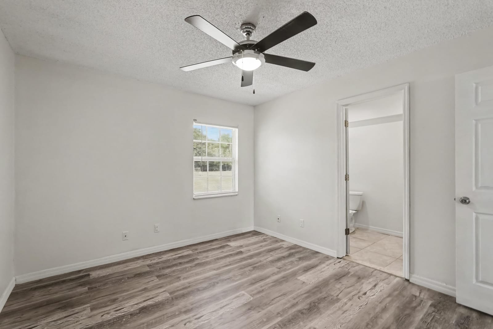 502 NE Solida Circle — photo 5