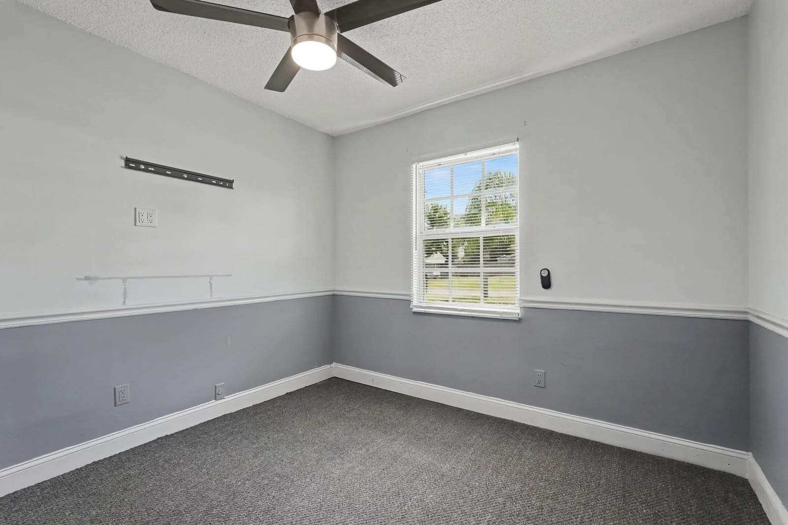 502 NE Solida Circle — photo 9