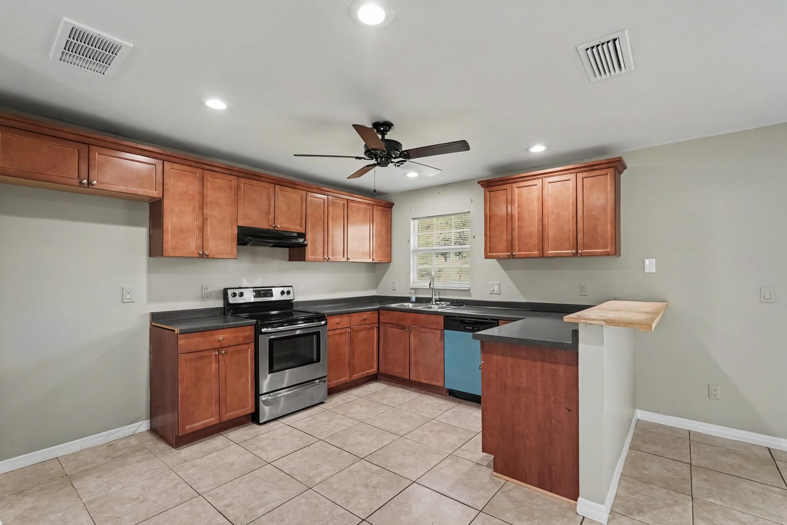 502 NE Solida Circle — photo 10