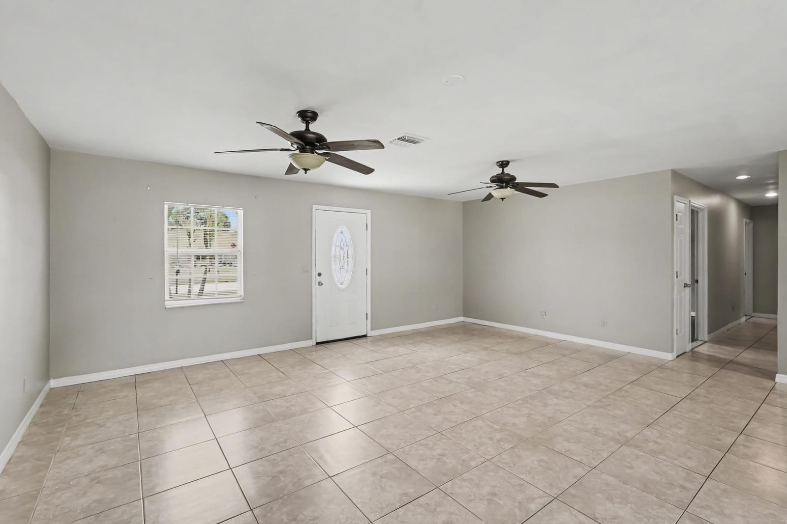502 NE Solida Circle — photo 2