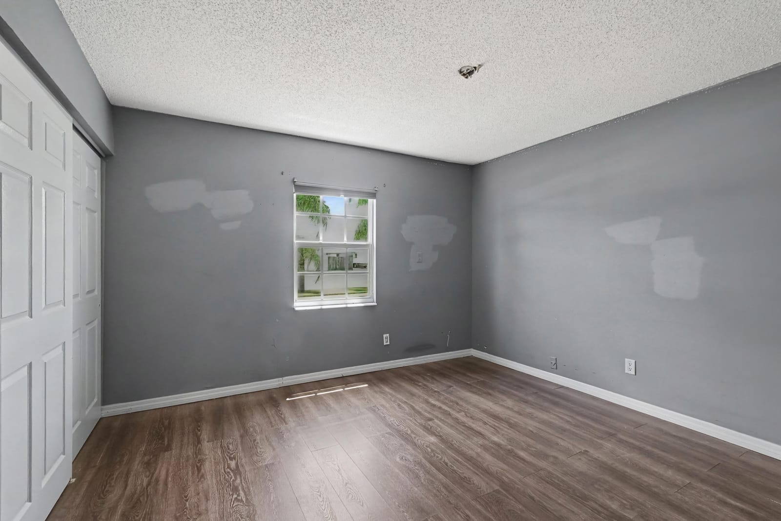 502 NE Solida Circle — photo 3