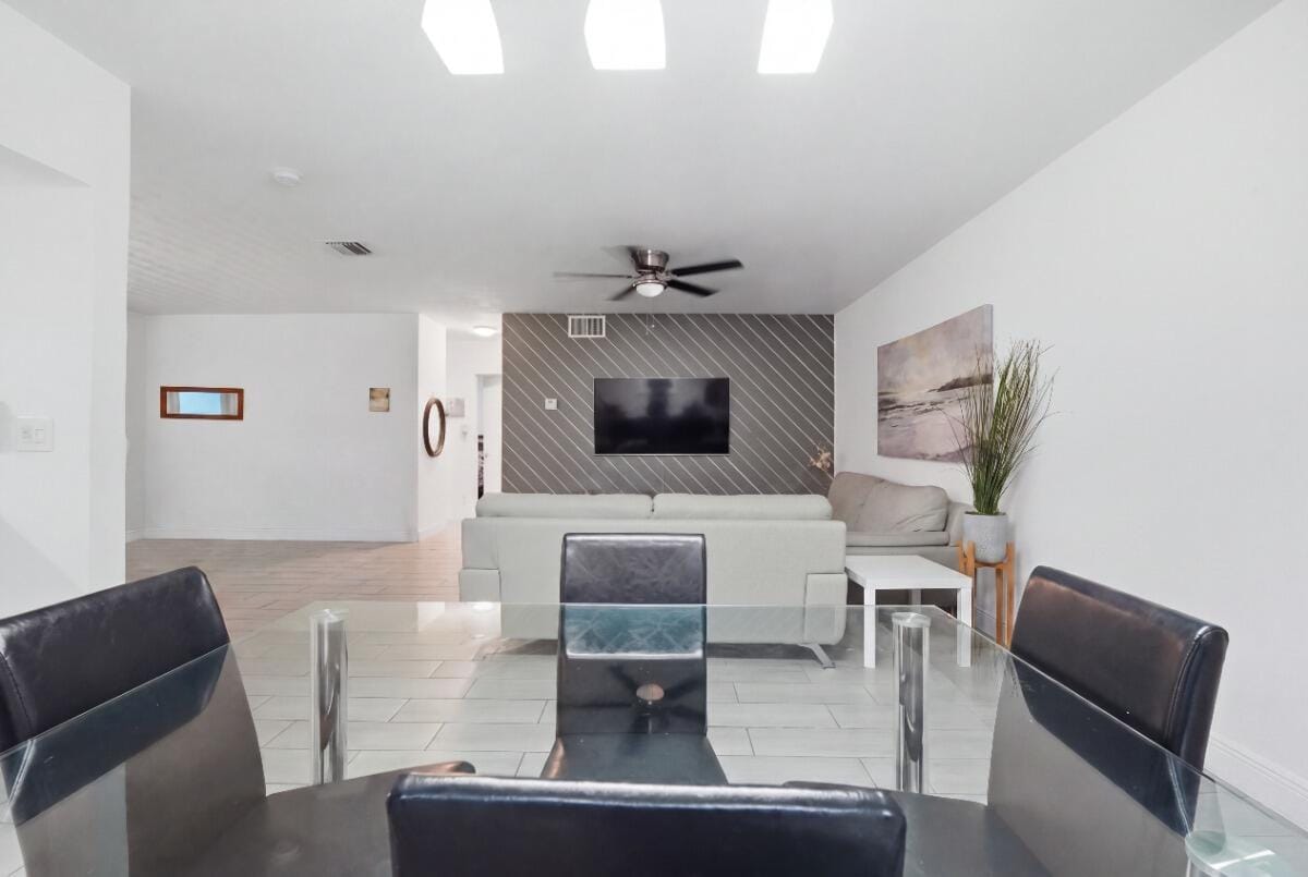 309 SW 7TH Court, Hallandale Beach, FL 33009 photo 13