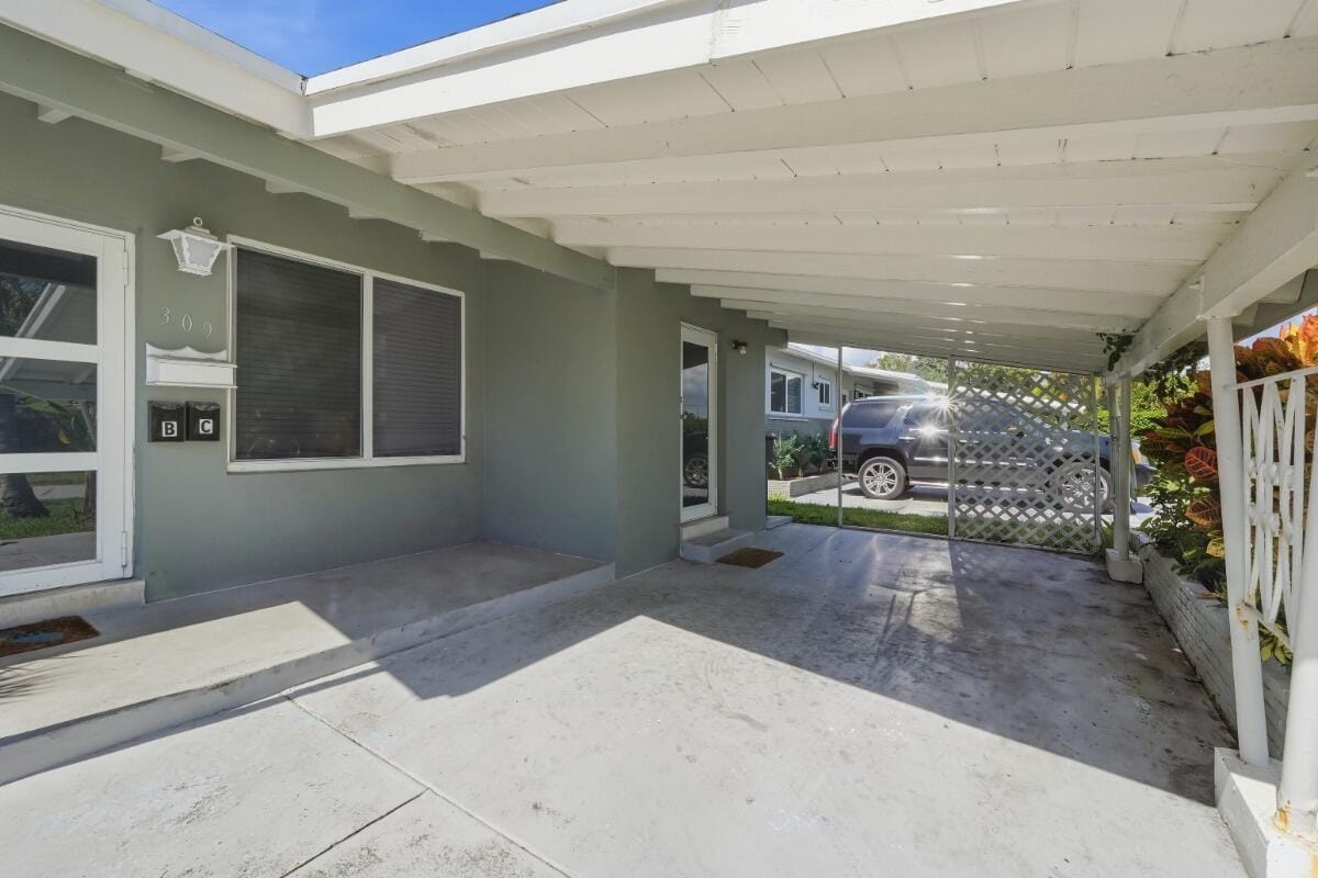 309 SW 7TH Court — photo 3