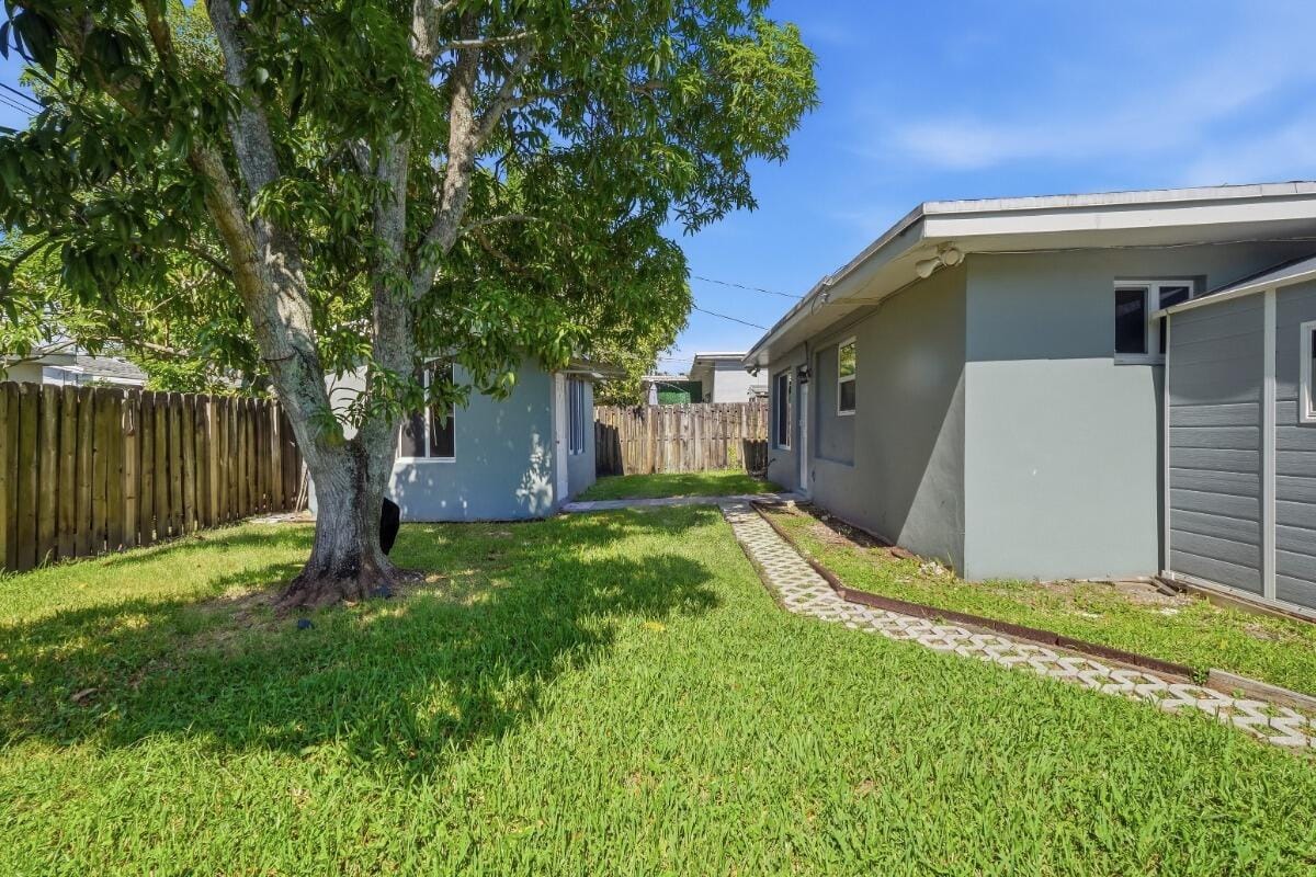 309 SW 7TH Court, Hallandale Beach, FL 33009 photo 25
