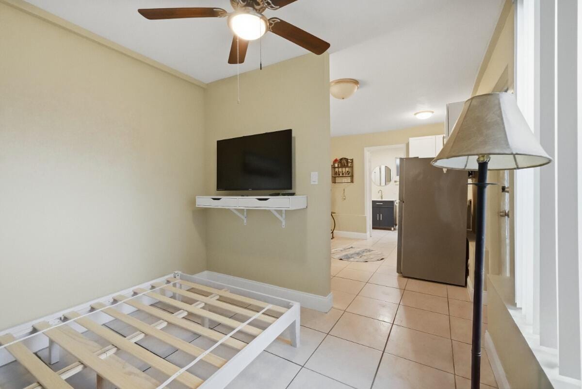 309 SW 7TH Court, Hallandale Beach, FL 33009 photo 28