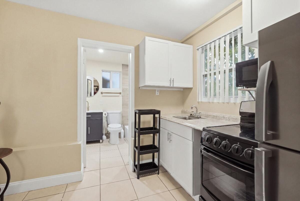 309 SW 7TH Court, Hallandale Beach, FL 33009 photo 29