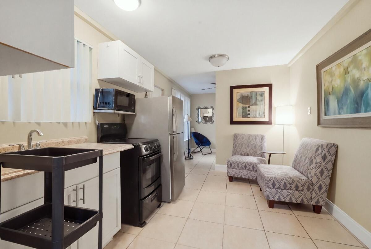 309 SW 7TH Court, Hallandale Beach, FL 33009 photo 30