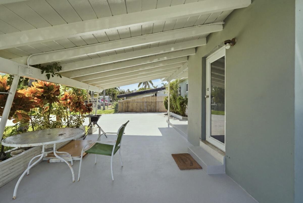 309 SW 7TH Court — photo 4