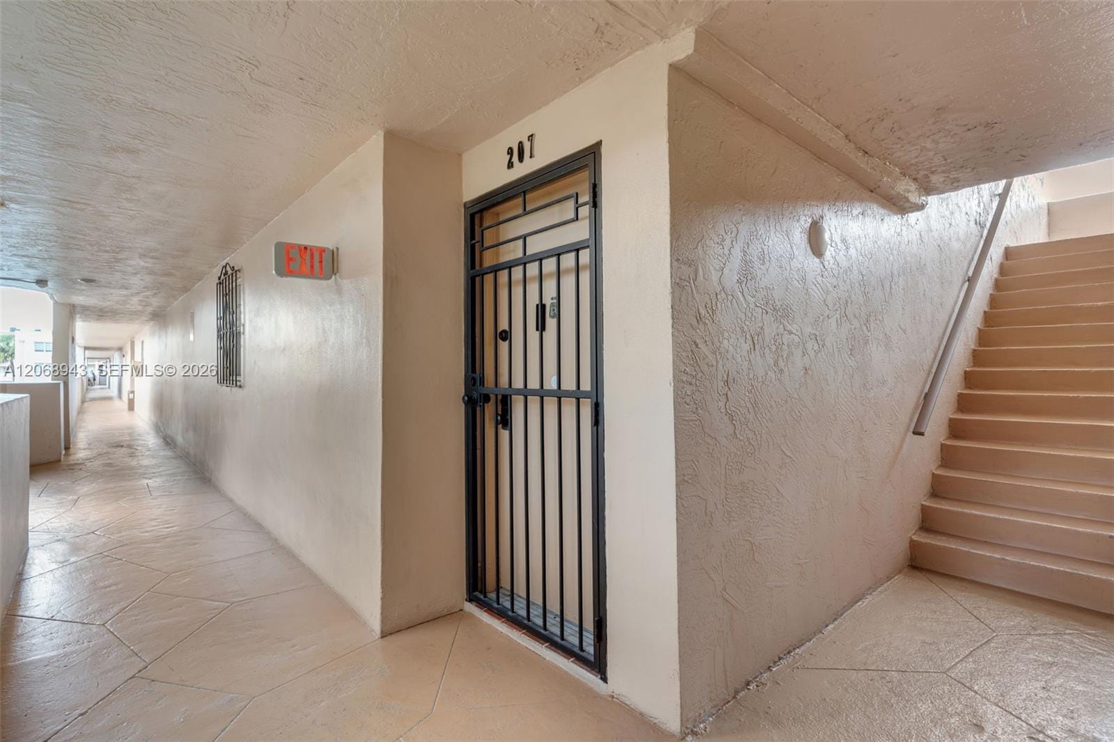 8895 Fontainebleau Boulevard 207, Miami, FL 33172 photo 2