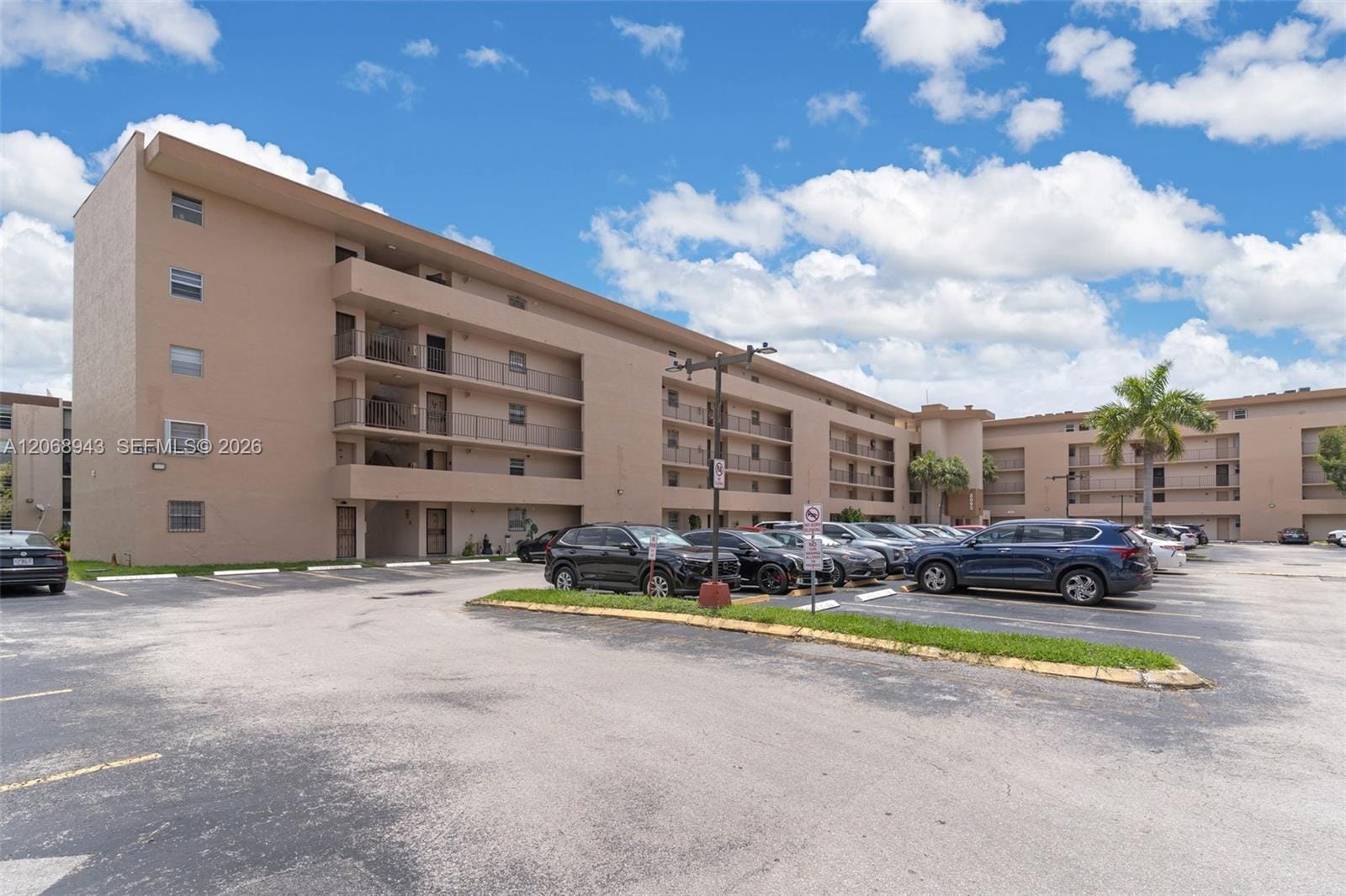 Pending home at 8895 Fontainebleau Boulevard 207, Miami, FL 33172