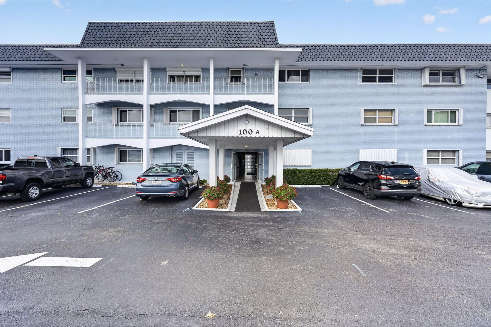 100 SHORE Court 311 — photo 1