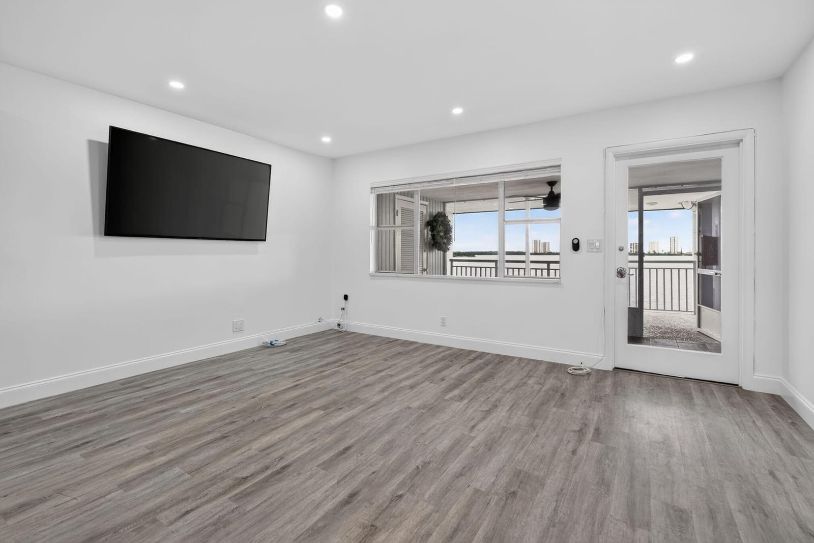 100 SHORE Court 311 — photo 8