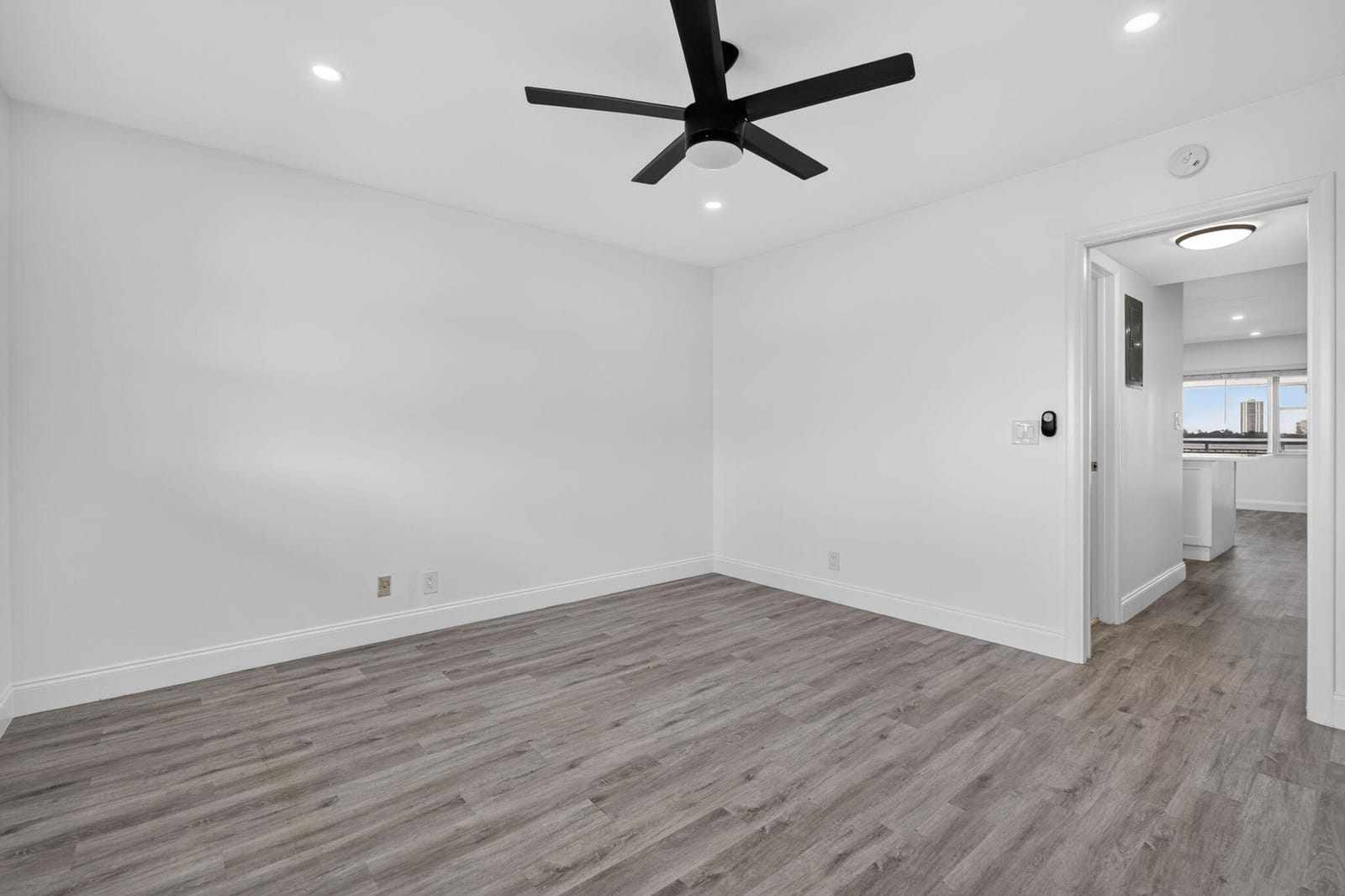 100 SHORE Court 311 — photo 9